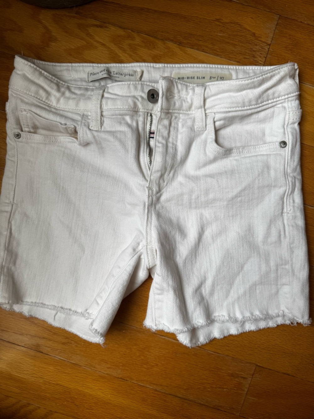 Anthropologie Pilcro White Mid-Rise Slim Women’s Denim Shorts